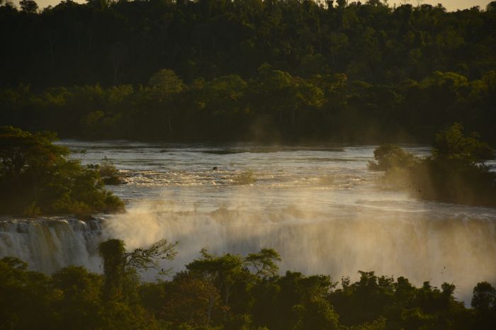 Pr do sol nas Cataratas lado brasileiro 