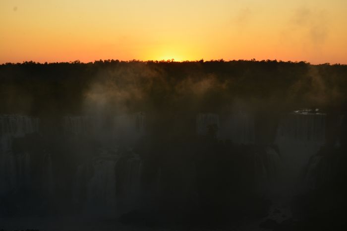 Pr do sol nas Cataratas lado brasileiro 